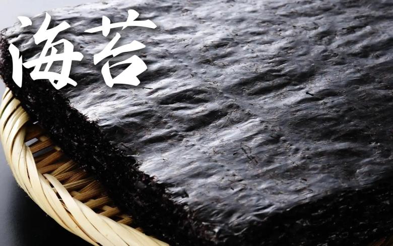 海苔, 黒い海苔シートが竹ざるの上に置かれている