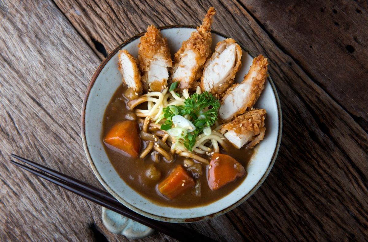Crispy tonkatsu ramen bowl with sliced pork cutlet, noodles, and vegetables